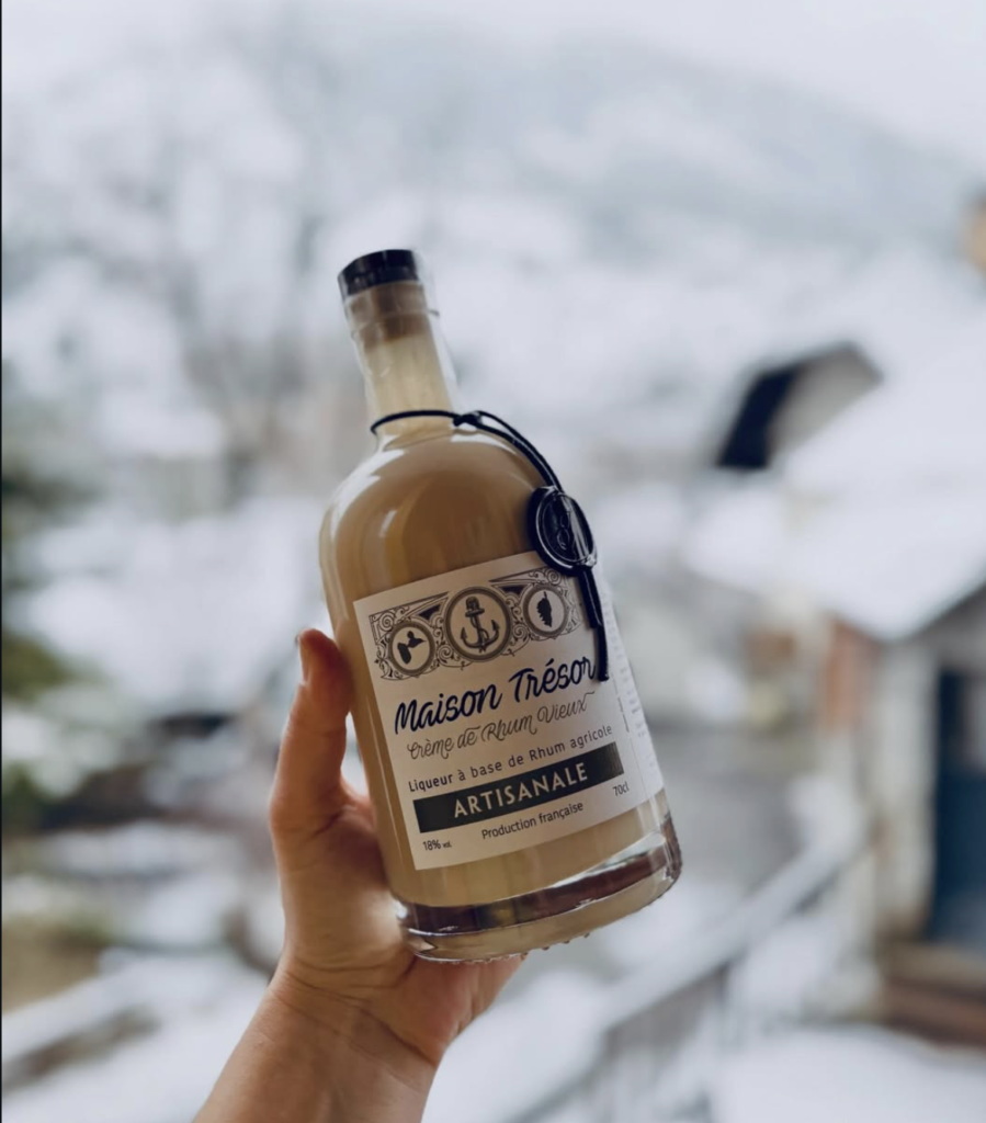 Bouteille de crème de rhum.